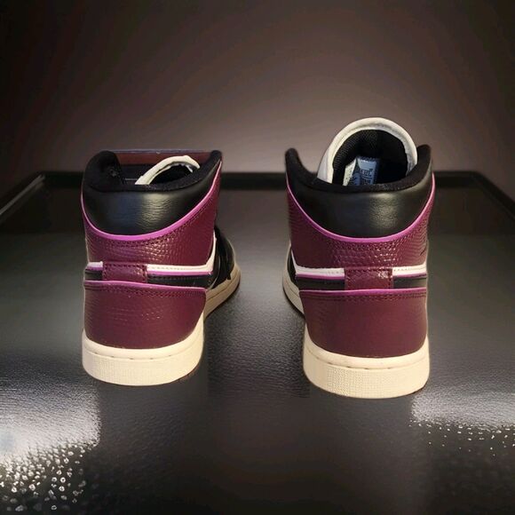 Size 8 - Jordan 1 Retro High OG Bordeaux - Picture 4 of 6